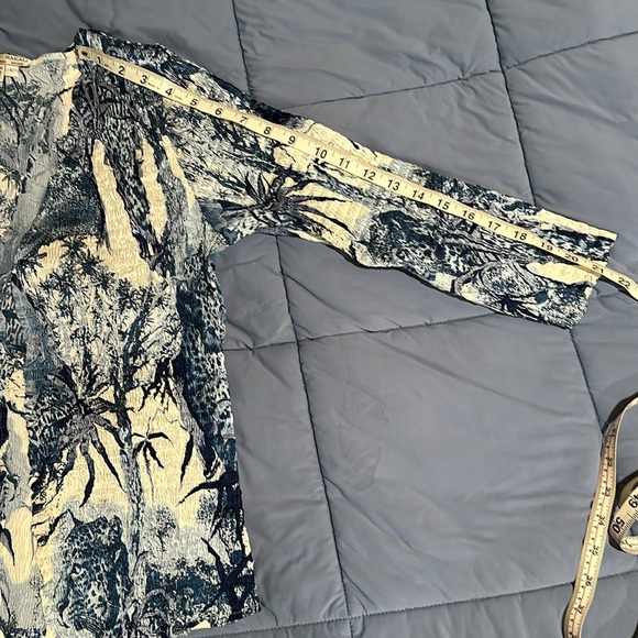 GUC Alberto Makali size large safari print 2 piece crinkle top - Picture 13 of 13